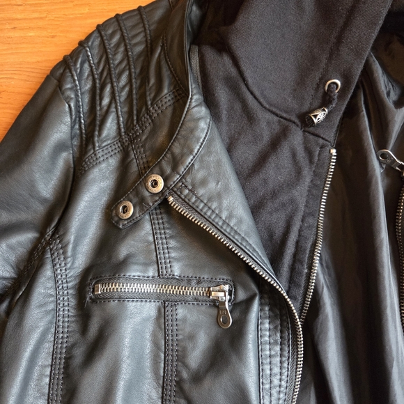 Women's Black Pleather Jacket with Hood - Picture 5 of 7